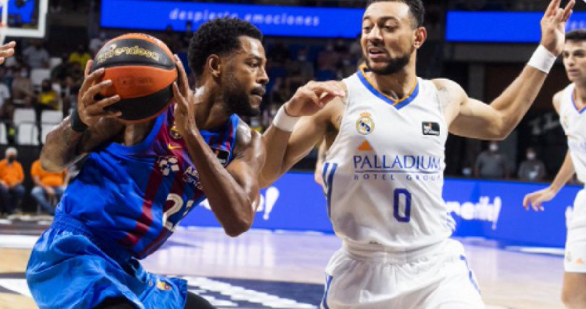 El azulgrana Higgins y el madridista Williams-Goss, en una acción de la reciente Supercopa El azulgrana Higgins y el madridista Williams-Goss, en una acción de la reciente Supercopa