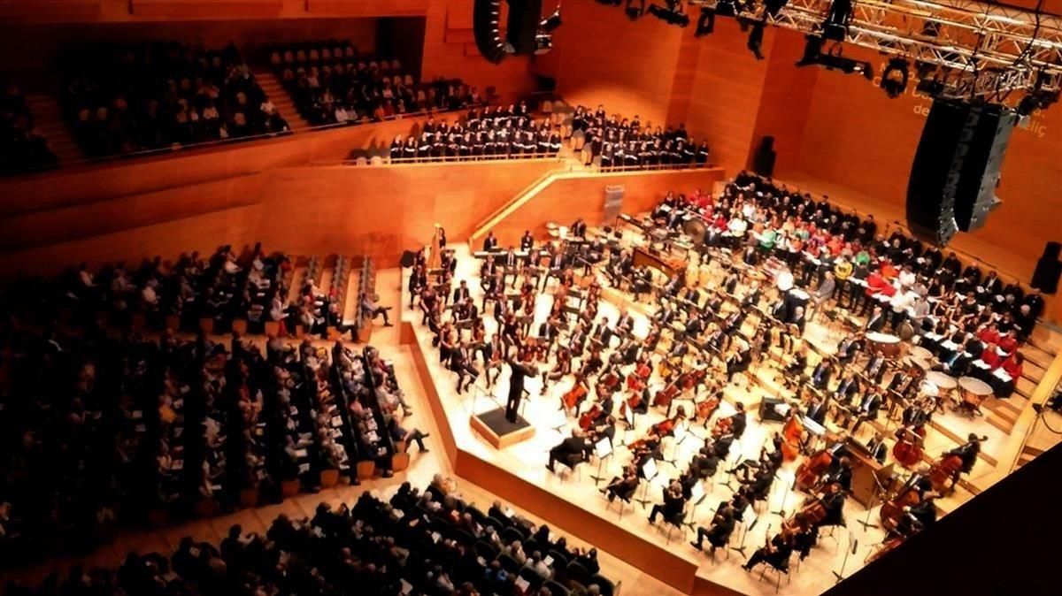 La OBC, en el Auditori, donde interpretó la Misa de Bernstein. La OBC, en el Auditori, donde interpretó la Misa de Bernstein.
