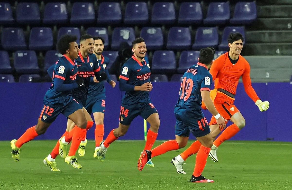 Bounou, portero del Sevilla, celebra el gol que marcó al Valladolid Bounou, portero del Sevilla, celebra el gol que marcó al Valladolid