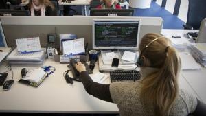 Els invisibles de la fusió de 'CaixaBankia': milers de llocs de treball perillen als seus 'call centers'
