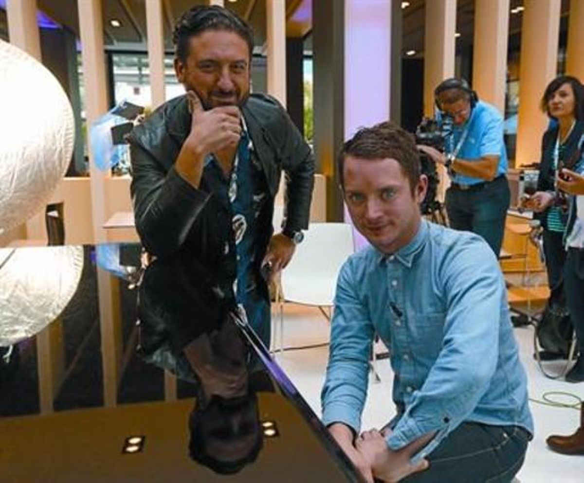Eugenio Mira y Elijah Wood (derecha), ayer en el Hotel Melià de Sitges. Eugenio Mira y Elijah Wood (derecha), ayer en el Hotel Melià de Sitges.