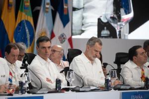 Moncloa llama a Feijóo "ignorante" y recuerda que en la cumbre iberoamericana está también el Rey