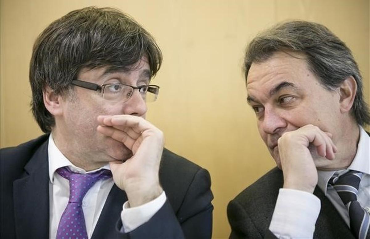 Carles Puigdemont y Artur Mas, en una reunión de la ejecutiva de CDC.