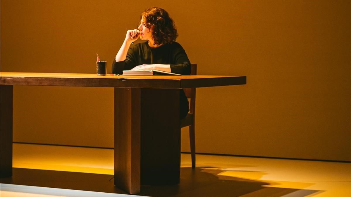 Nora Novas en ’El quadern daurat’, una de las obras canceladas debido al covid-19. Nora Novas en ’El quadern daurat’, una de las obras canceladas debido al covid-19.