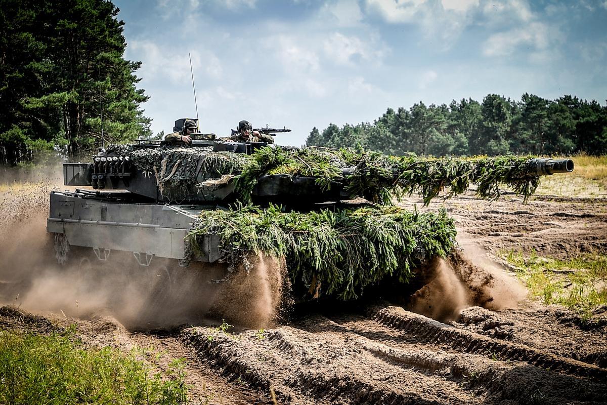 El Gobierno da por hecho el envío de tanques a Ucrania y avisa que no pasará por el Congreso