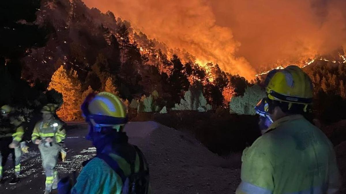 L’incendi de Castelló continua actiu després de calcinar més de 4.000 hectàrees