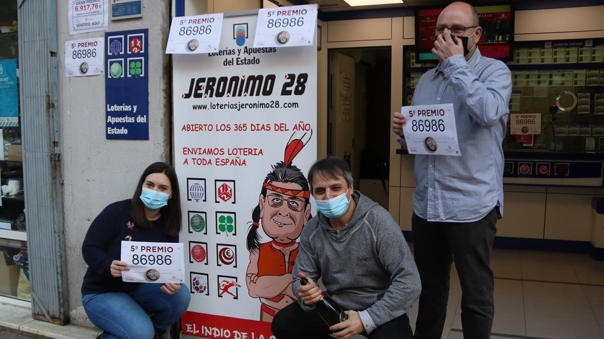Administración de l’Hospitalet que ha vendido series del 86986; un quinto premio del Sorteo de Navidad. Àlex Recolons / ACN Administración de l’Hospitalet que ha vendido series del 86986; un quinto premio del Sorteo de Navidad. Àlex Recolons / ACN