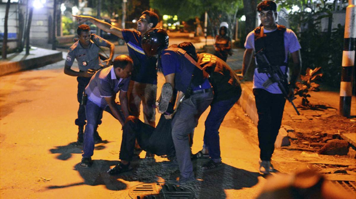 Asesinados 20 rehenes en el asalto a un restaurante frecuentado por extranjeros en Bangladés.