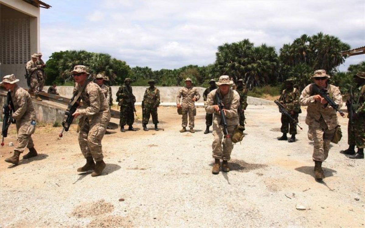 Efectivos estadounidenses en una base militar en Kenia.