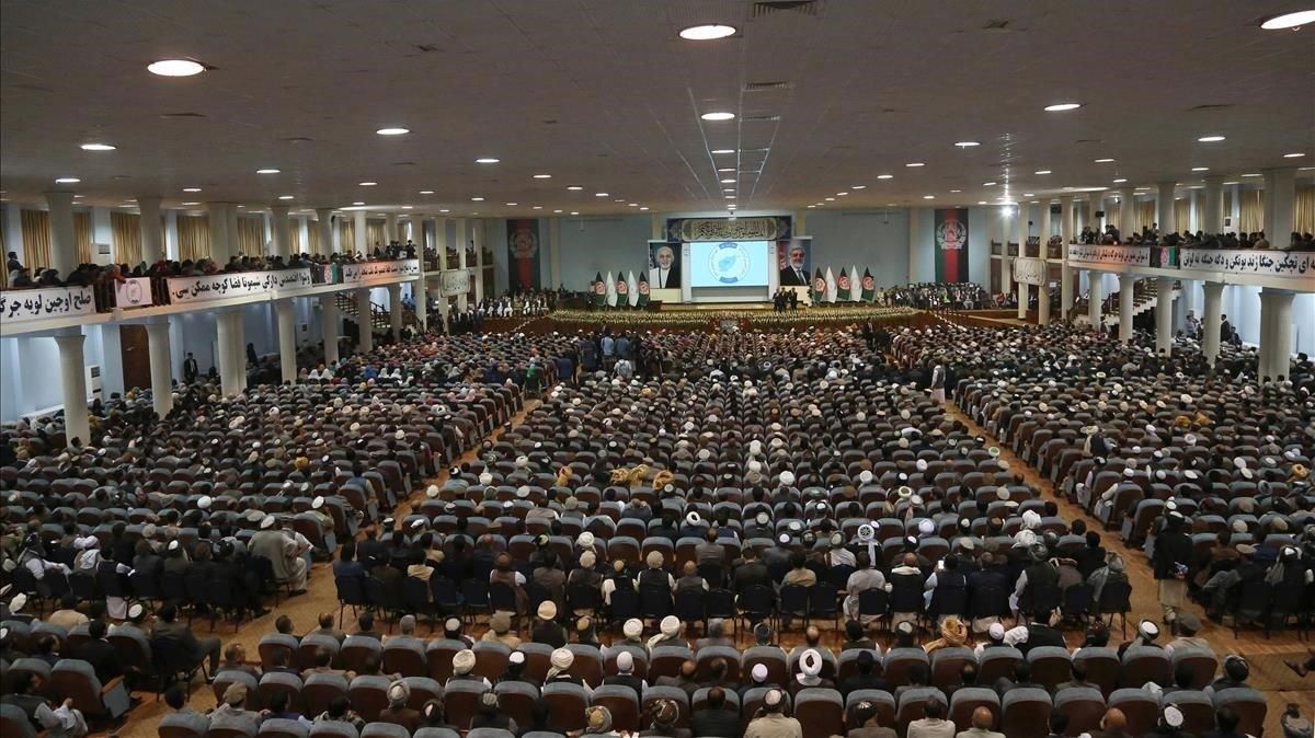 Primera jornada de la asamblea de la Loya Jirga en Kabul, este lunes. Primera jornada de la asamblea de la Loya Jirga en Kabul, este lunes.