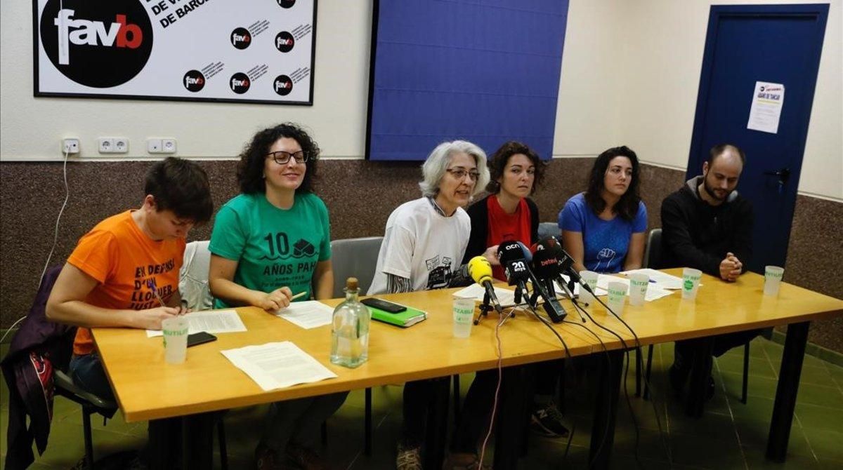 Los movimientos sociales piden poner la ciudad en el centro. Los movimientos sociales piden poner la ciudad en el centro.
