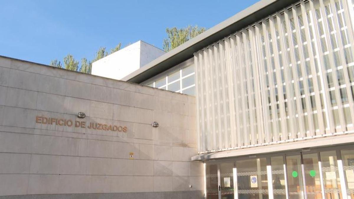 La jutge deixa en llibertat el monitor d’esquí detingut per abusar d’un grup de nenes d’excursió a Candanchú La jutge deixa en llibertat el monitor d’esquí detingut per abusar d’un grup de nenes d’excursió a Candanchú