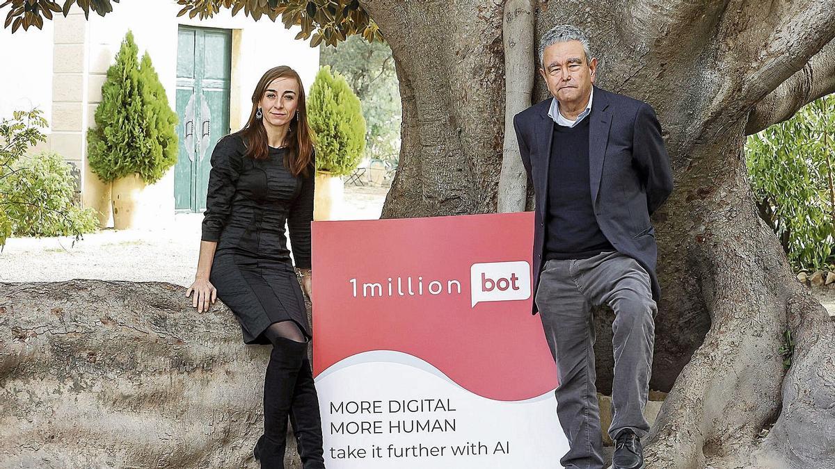 La CEO de 1MillionBot, Celia Sánchez, y el fundador de la empresa, Andrés Pedreño.