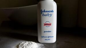 Polvo de talco para bebés Johnson & Johnson.