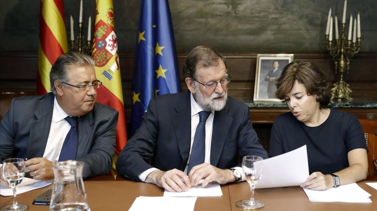 Santamaría, Zoido i Millo planten la comissió sobre els atemptats del 17-A Santamaría, Zoido i Millo planten la comissió sobre els atemptats del 17-A