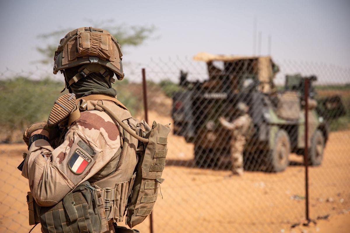 Francia anuncia la salida de sus últimos soldados de Mali