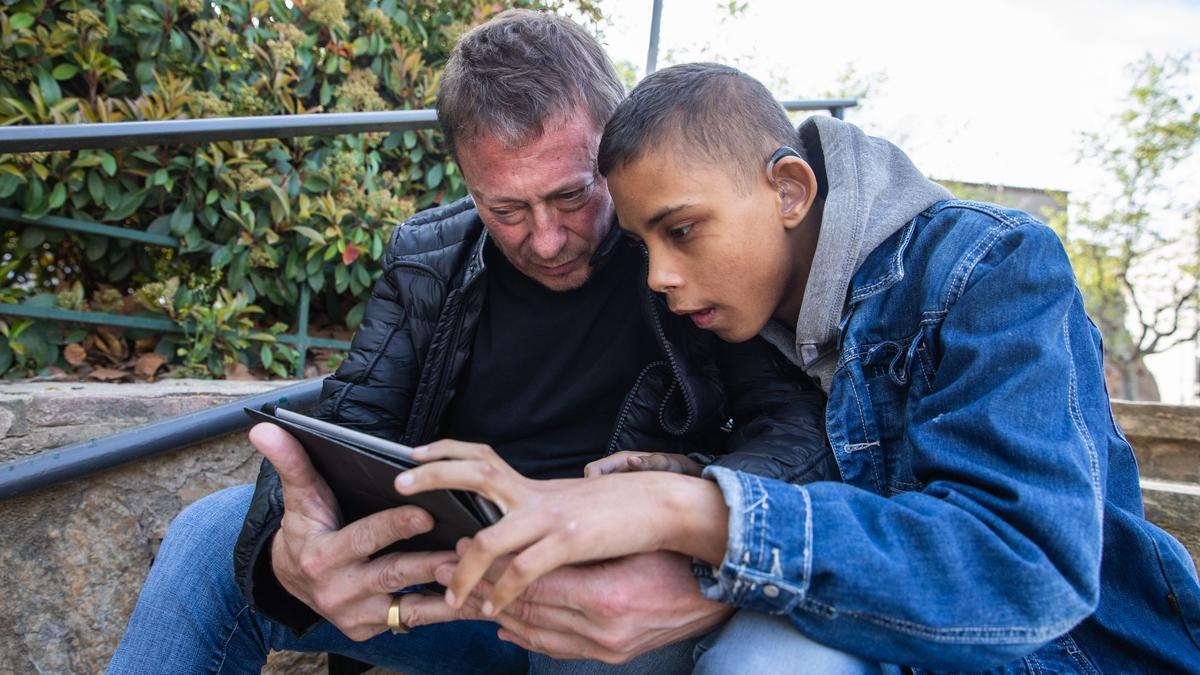 El hombre que ideó una 'app' para hablar con su hijo autista: 
