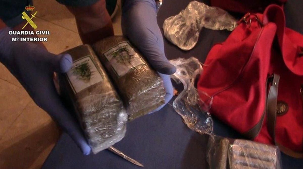 Hachís incautado en una operación de la Guardia Civil contra el narcotráfico en Málaga. Hachís incautado en una operación de la Guardia Civil contra el narcotráfico en Málaga.