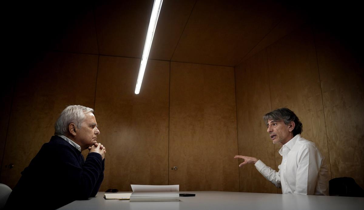 Juan Cruz y Juan Tallón durante la entrevista.