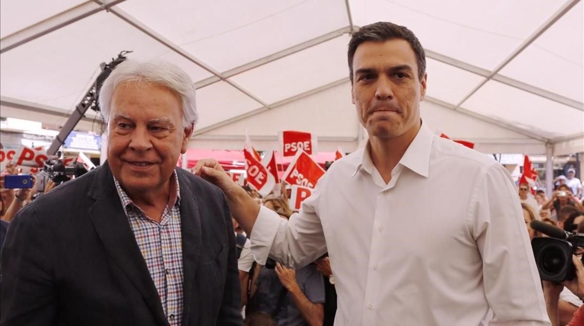 González y Sánchez, durante un mitin en Madrid el pasado 24 de junio. González y Sánchez, durante un mitin en Madrid el pasado 24 de junio.