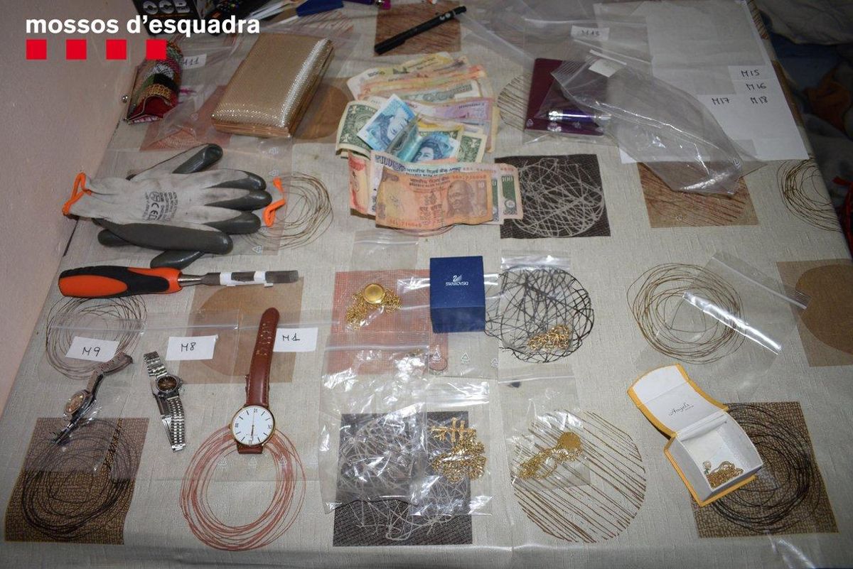 Parte del botín interceptado a la banda de ladrones. Parte del botín interceptado a la banda de ladrones.