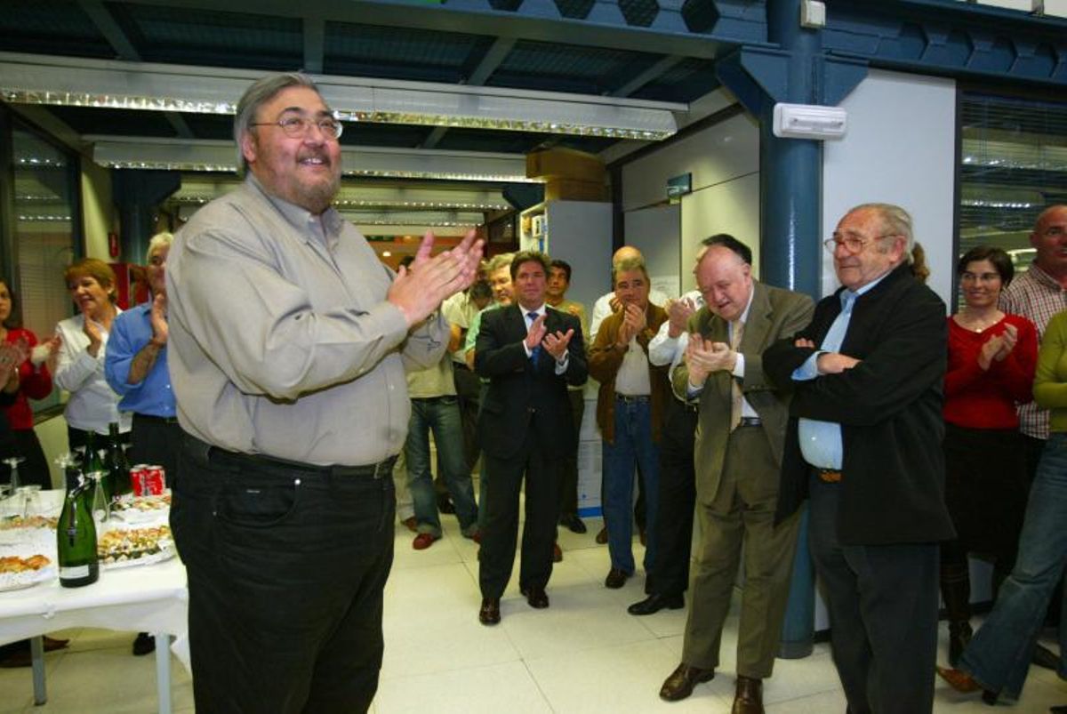 Antonio Franco, en su acto de despedida como director de EL PERIÓDICO DE CATALUNYA, el 9 de mayo de 2006, en la antigua sede central del diario, en la calle de Consell de Cent de Barcelona. Antonio Franco, en su acto de despedida como director de EL PERIÓDICO DE CATALUNYA, el 9 de mayo de 2006, en la antigua sede central del diario, en la calle de Consell de Cent de Barcelona.