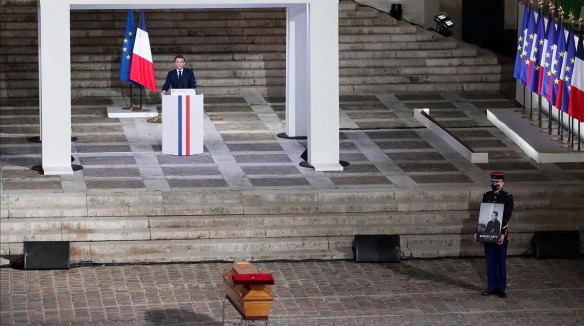 Macron, durante el funeral de estado por el asesinato del profesor Samuel Paty Macron, durante el funeral de estado por el asesinato del profesor Samuel Paty