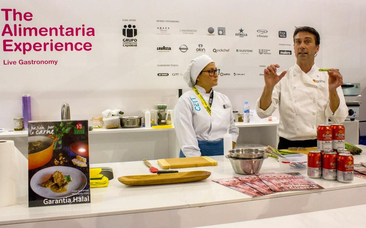 El chef David Olivé, durante su clase sobre producto halal en Alimentaria. El chef David Olivé, durante su clase sobre producto halal en Alimentaria.