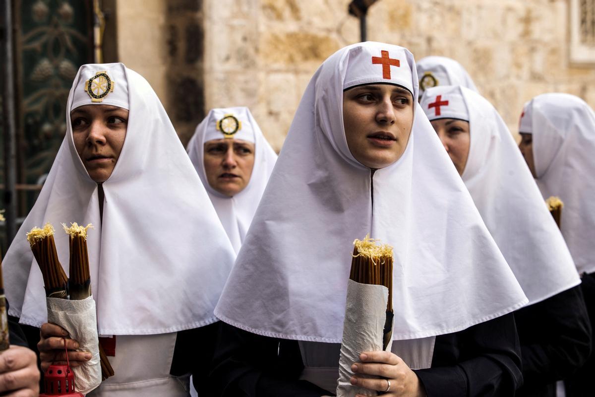 Cristianos ortodoxos celebran “Fuego Sagrado” en Jerusalén.