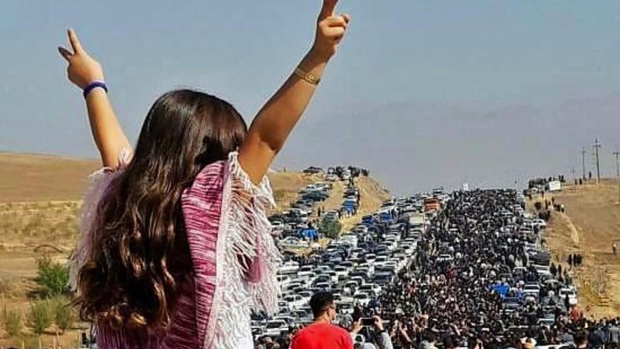 Controversy over the attack on two women without hijab in Iran