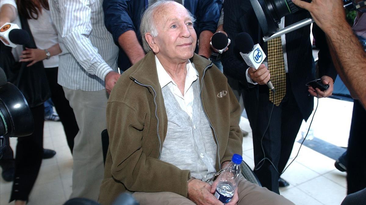 El líder de Colonia Dignidad, Paul Schäfer, detenido en Buenos Aires en el 2005.