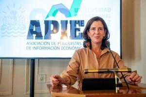 Alejandra Kindelán, presidenta de la Asociación Española de Banca (AEB), durante su intervención en un curso organizado por la APIE en la Universidad Menéndez Pelayo de Santander.