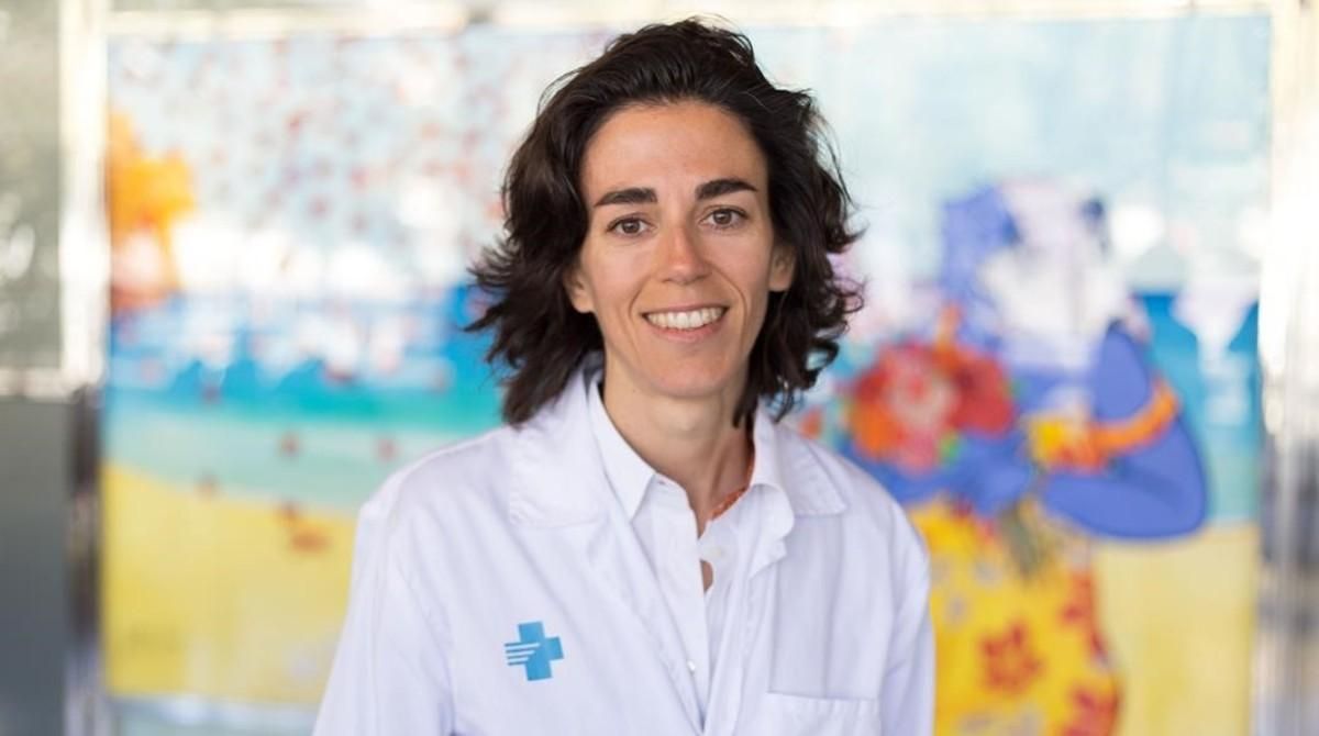 La doctora Patricia Pozo, en los jardines del Hospital del Vall d’Hebron. La doctora Patricia Pozo, en los jardines del Hospital del Vall d’Hebron.
