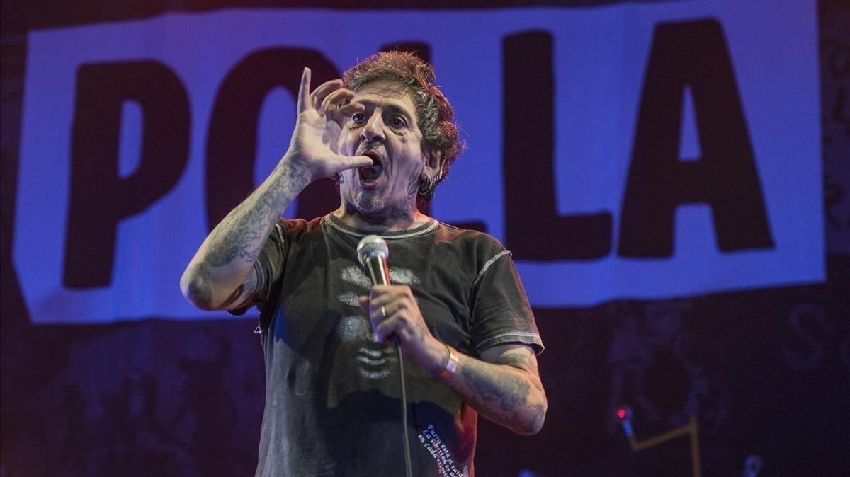 Evaristo Páramos, cantante de La Polla Records, el viernes en el Palau Sant Jordi. Evaristo Páramos, cantante de La Polla Records, el viernes en el Palau Sant Jordi.