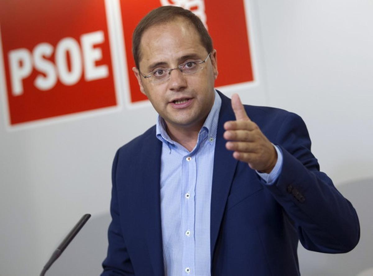 El secretario de Organización del PSOE, César Luena, durante una rueda de prensa El secretario de Organización del PSOE, César Luena, durante una rueda de prensa