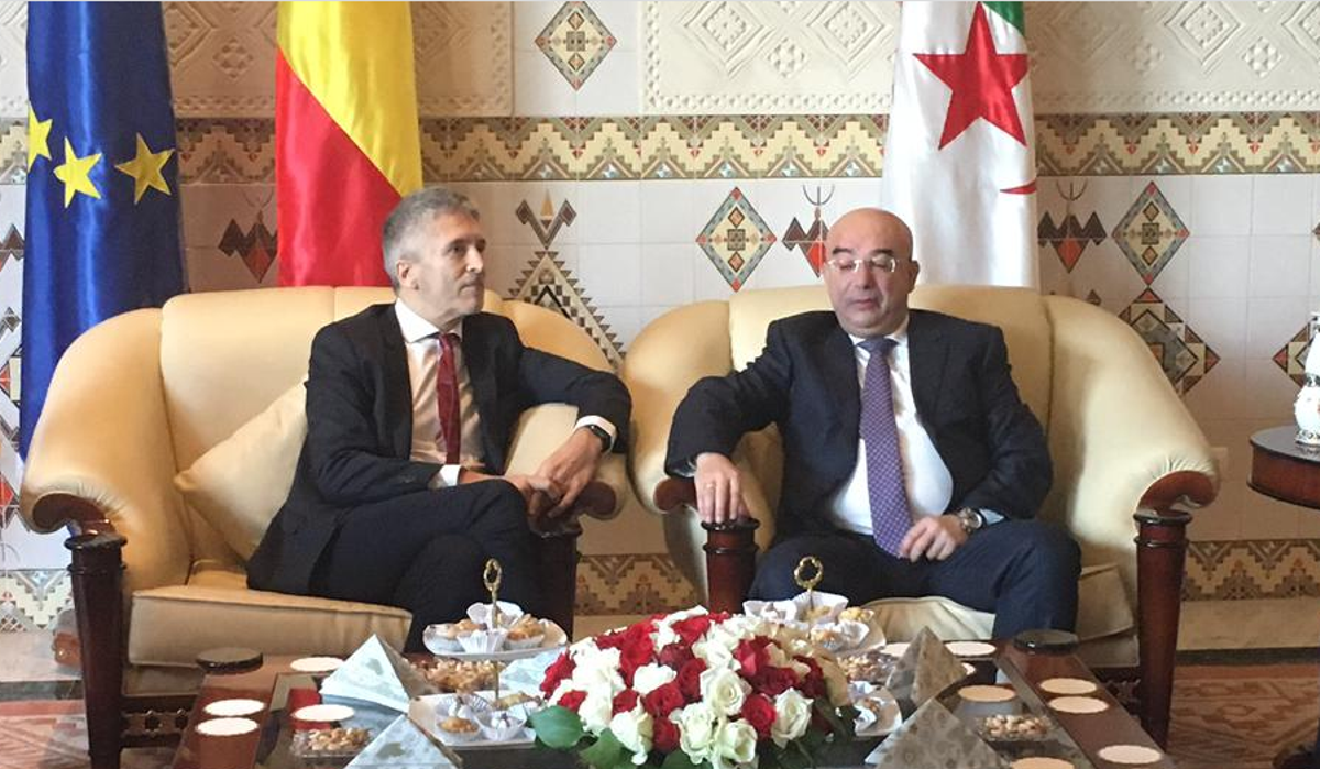 Fernando Grande-Marlaska y Salahedine Dahmoune, juntos en el Ministerio del Interior de Argellia en noviembre de 2019, en la primera visita del español a un homólogo argelino.