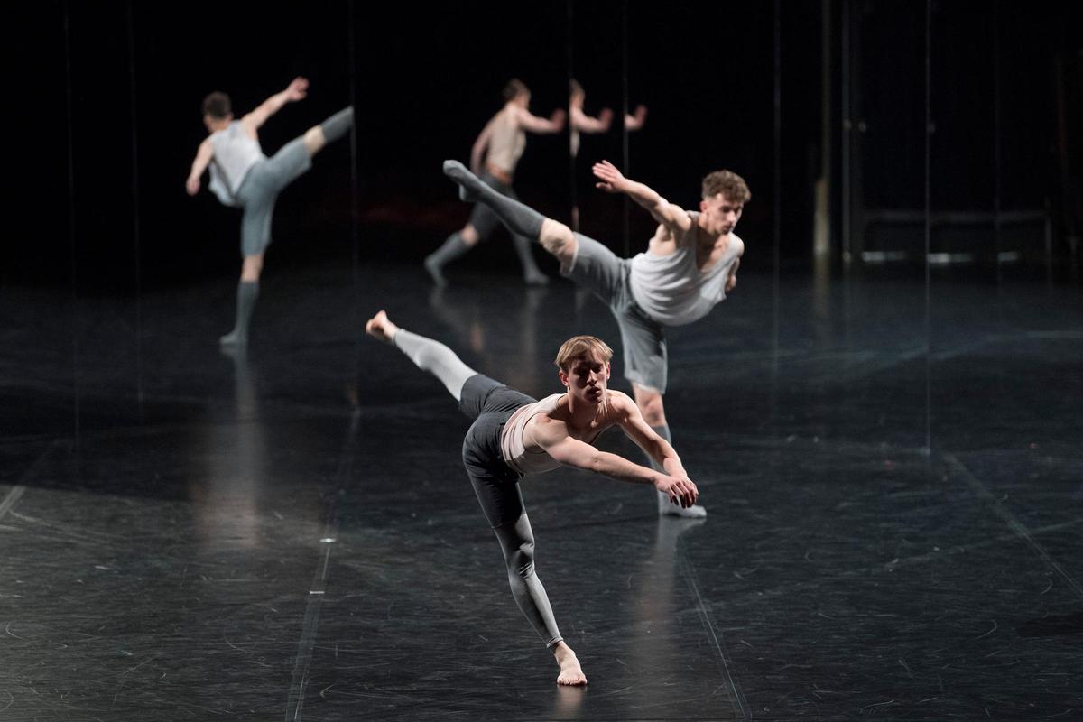 ForFourWalls, una de las coreografías de Merce Cunningham que se vio en el Dansa Metropolitana 2021 ForFourWalls, una de las coreografías de Merce Cunningham que se vio en el Dansa Metropolitana 2021