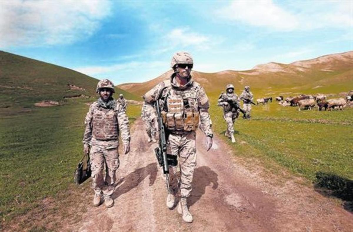 Patrulla mixta de la Legión y el Ejército afgano en Moqur, en abril del 2012. Patrulla mixta de la Legión y el Ejército afgano en Moqur, en abril del 2012.