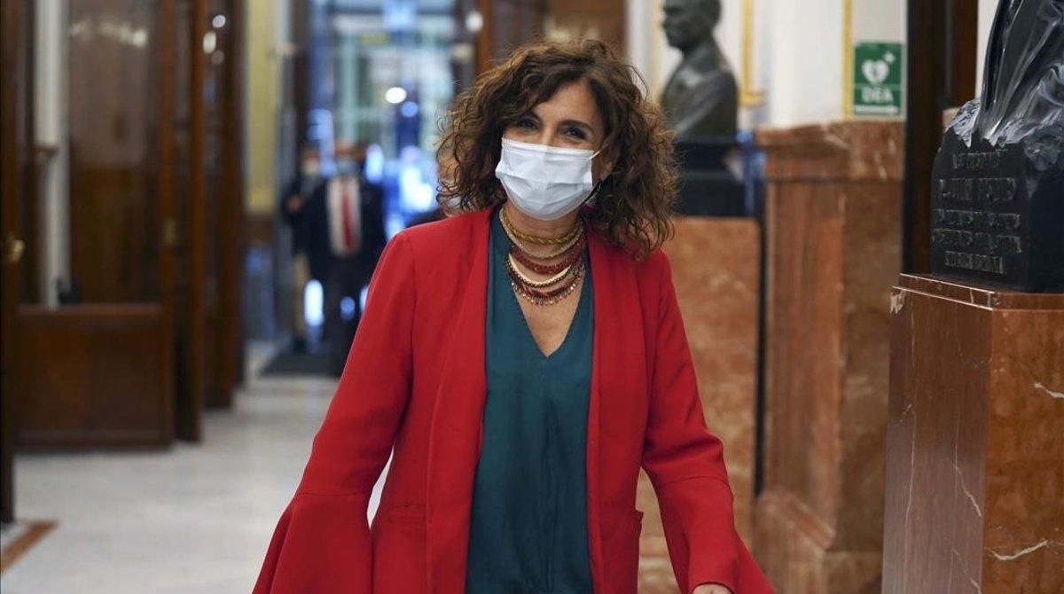 La ministra de Hacienda, María Jesús Montero, antes de entrar en el pleno del Congreso. La ministra de Hacienda, María Jesús Montero, antes de entrar en el pleno del Congreso.