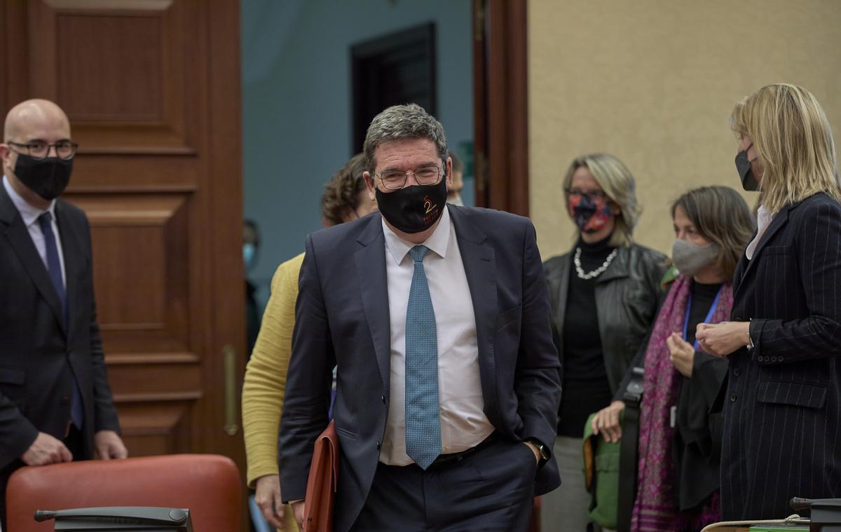 El ministro de Inclusión y Seguridad Social, José Luís Escrivá, a su llegada a la comisión del Pacto de Toledo.