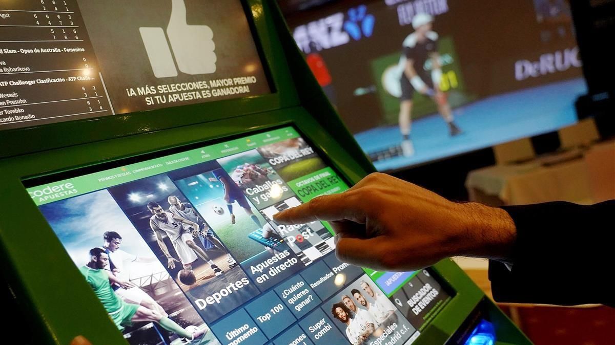 Apuestas en la máquina de una sala de juegos de Madrid Apuestas en la máquina de una sala de juegos de Madrid