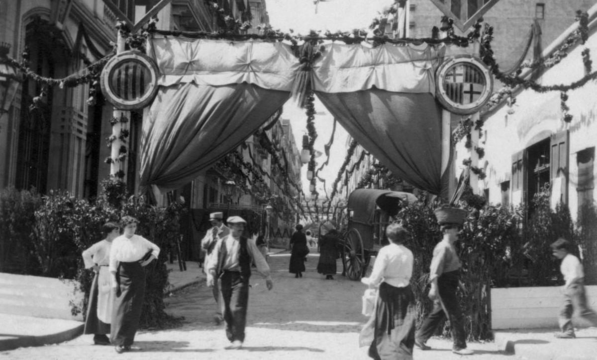 La calle de Bonavista decorada para las fiestas de Gràcia de 1914.