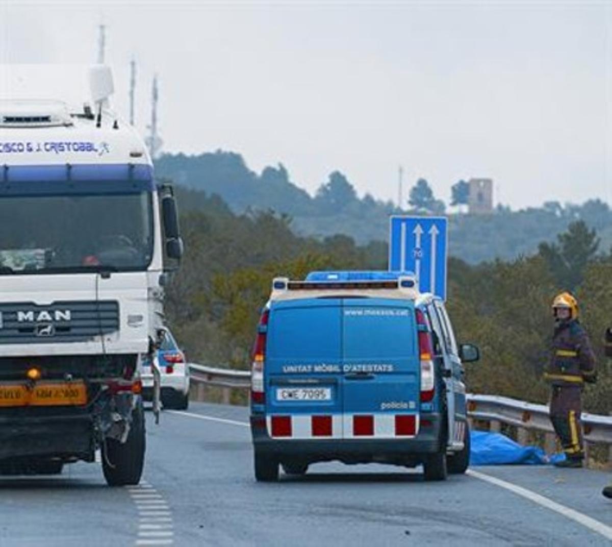 Las Muertes En La Carretera Descienden Casi A La Mitad