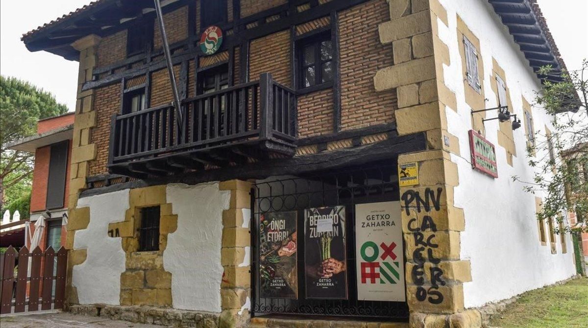 Pintadas este jueves en el batzoki de Getxo. Pintadas este jueves en el batzoki de Getxo.