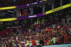 Doha (Qatar), 23/11/2022.- Fans of Spain celebrate after the FIFA World Cup 2022 group E soccer match between Spain and Costa Rica at Al Thumama Stadium in Doha, Qatar, 23 November 2022. (Mundial de Fútbol, España, Catar) EFE/EPA/Noushad Thekkayil