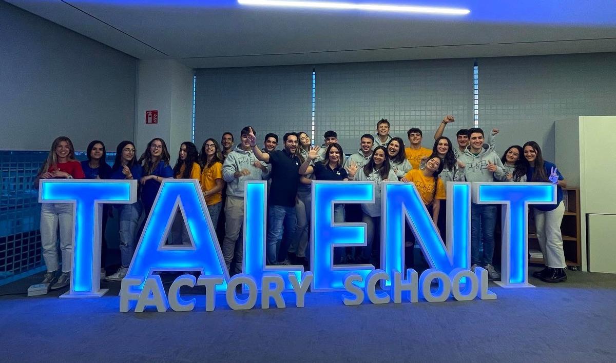 Imagen de archivo de jóvenes participantes del concurso Talent Factory School