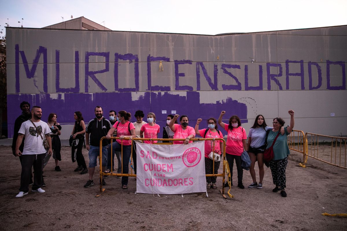 Protesta contra la paralización de la pintada de un muro feminista Sant Feliu. Protesta contra la paralización de la pintada de un muro feminista Sant Feliu.