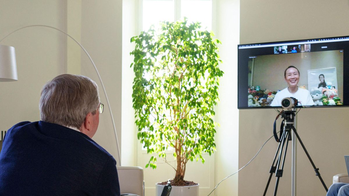 Peng Shuai, en el encuentro telemático que sostuvo hace unos días con el presidente del COI, Thomas Bach Peng Shuai, en el encuentro telemático que sostuvo hace unos días con el presidente del COI, Thomas Bach