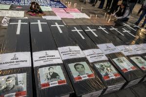 Vigilia en recuerdo de los fallecidos en las protestas en Perú, el miércoles en la ciudad de Ayacucho, en los Andes.