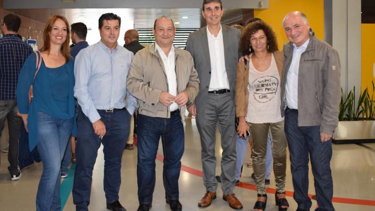 El alcalde de Viladecans, Carles Ruiz, con el equipo de Viladesing. El alcalde de Viladecans, Carles Ruiz, con el equipo de Viladesing.